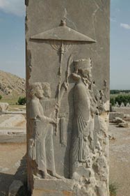 Xerxes I. unter einem Sonnenschirm im antiken Persepolis (heutiger Iran)